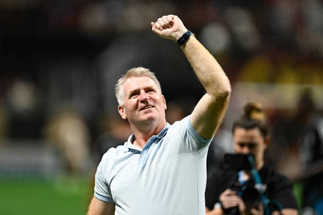 ATLANTA, GA - AUGUST 29: Charlotte head coach Dean Smith reacts to the fans following the conclusion of the MLS, Fussball Herren, USA match between Charlotte FC and Atlanta United FC on August 29th, 2026 at Mercedes-Benz Stadium in Atlanta, GA. (Photo by Rich von Biberstein Icon Sportswire) SOCCER: AUG 29 MLS Atlanta United vs Charlotte FC EDITORIAL USE ONLY Icon260829028