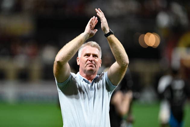 ATLANTA, GA - AUGUST 29: Charlotte head coach Dean Smith reacts to the fans following the conclusion of the MLS, Fussball Herren, USA match between Charlotte FC and Atlanta United FC on August 29th, 2026 at Mercedes-Benz Stadium in Atlanta, GA. (Photo by Rich von Biberstein Icon Sportswire) SOCCER: AUG 29 MLS Atlanta United vs Charlotte FC EDITORIAL USE ONLY Icon260829029