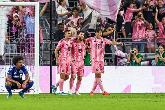 MIAMI, FL - AUGUST 29: Leo Messi (10) of Inter Miami CF celebrates a goal scored with German Berterame (19) of Inter Miami CF and Alexander Shaw (88) of Inter Miami CF during the MLS, Fussball Herren, USA match between CF Montreal and Inter Miami CF on August 29,2026 at NU Stadium, Miami, Fla.(Photo by Chris Arjoon Icon Sportswire) SOCCER: AUG 29 MLS Inter Miami CF vs CF Montreal EDITORIAL USE ONLY Icon2608290000020