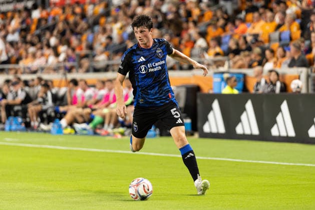 August 29, 2026, Houston, Texas, USA: San Jose Earthquakes defender DANIEL MUNIE (5) dribbles with the ball during the first half of an MLS, Fussball Herren, USA match against the Houston Dynamo on August 29, 2026, at Shell Energy Stadium in Houston, Texas. Houston USA - ZUMAg287 20260829_zsp_g287_026 Copyright: xMatthewxGuzmanx