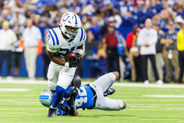 Aug 29, 2026; Indianapolis, Indiana, USA; Indianapolis Colts running back Dj Giddens (21) runs with the ball during NFL, American Football Herren, USA preseason game action against the Detroit Lions at Lucas Oil Stadium. Mandatory Credit: -Cal Media NFL 2026: Lions Vs Colts AUG 29  - ZUMAc04_ 20260829_zma_c04_250 Copyright: xJohnxMersitsx