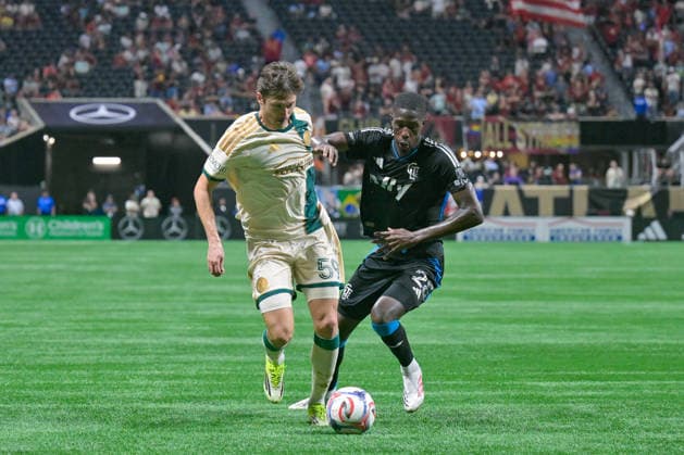ATLANTA, GA - AUGUST 29: Alexey Miranchuk 59 of Atlanta and Djibril Diani 28 of Charlotte FC battle for possession during the MLS, Fussball Herren, USA match between Charlotte FC and Atlanta United FC on August 29th, 2026 at Mercedes-Benz Stadium in Atlanta, GA. (Photo by Rich von Biberstein Icon Sportswire) SOCCER: AUG 29 MLS Atlanta United vs Charlotte FC EDITORIAL USE ONLY Icon260829038