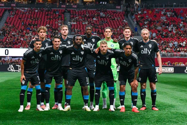 ATLANTA, GA - AUGUST 29: The Charlotte starting 11 pose for a photo prior to the start of the MLS, Fussball Herren, USA match between Charlotte FC and Atlanta United FC on August 29th, 2026 at Mercedes-Benz Stadium in Atlanta, GA. (Photo by Rich von Biberstein Icon Sportswire) SOCCER: AUG 29 MLS Atlanta United vs Charlotte FC EDITORIAL USE ONLY Icon260829041