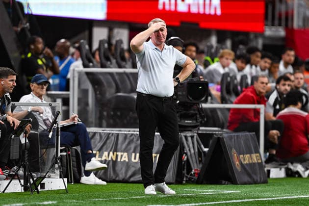 ATLANTA, GA - AUGUST 29: Charlotte head coach Dean Smith reacts during the MLS, Fussball Herren, USA match between Charlotte FC and Atlanta United FC on August 29th, 2026 at Mercedes-Benz Stadium in Atlanta, GA. (Photo by Rich von Biberstein Icon Sportswire) SOCCER: AUG 29 MLS Atlanta United vs Charlotte FC EDITORIAL USE ONLY Icon260829042
