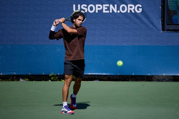 August 29, 2026, New York, New York, United States of America: Carlos Alcaraz of Spain returns with backhand during the 2025 US Open - Tennis Championships Tennis 2026: US Open - Tennis Championships: Before Main Drawl:  - ZUMAs343 20260829_zsp_s343_001 Copyright: xMathiasxSchulzx