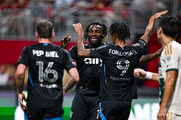 ATLANTA, GA - AUGUST 29: Allan Saint-Maximin 10 of Charlotte FC celebrates the first-half goal scored by Idan Toklomati 9 during the MLS, Fussball Herren, USA match between Charlotte FC and Atlanta United FC on August 29th, 2026 at Mercedes-Benz Stadium in Atlanta, GA. (Photo by Rich von Biberstein Icon Sportswire) SOCCER: AUG 29 MLS Atlanta United vs Charlotte FC EDITORIAL USE ONLY Icon260829044