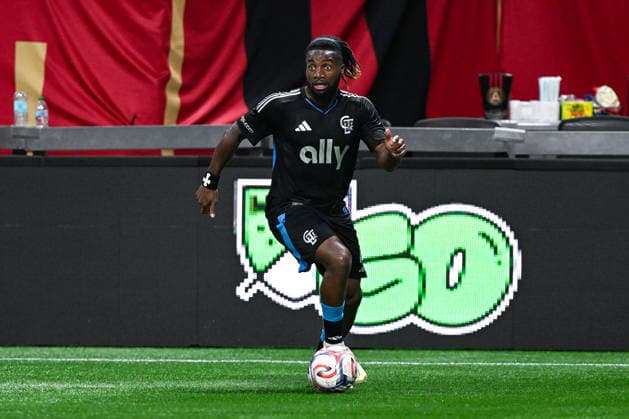 ATLANTA, GA - AUGUST 29: Allan Saint-Maximin 10 of Charlotte FC looks to pass during the MLS, Fussball Herren, USA match between Charlotte FC and Atlanta United FC on August 29th, 2026 at Mercedes-Benz Stadium in Atlanta, GA. (Photo by Rich von Biberstein Icon Sportswire) SOCCER: AUG 29 MLS Atlanta United vs Charlotte FC EDITORIAL USE ONLY Icon260829048