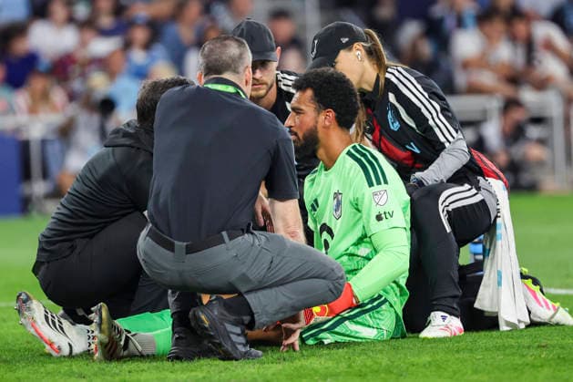 August 29, 2026, St. Paul, Minnesota, United States: Minnesota United FC goalkeeper DRAKE CALLENDER (12) is check by medical staff following a hit to the head. Minnesota United hosted Orlando City on August 29th. The teams faced off at Allianz Field in St. Paul, Minnesota. The game ended in a draw 3-3. MLS, Fussball Herren, USA 2026 - Minnesota United 3:3 Orlando City  - ZUMAt166 20260829_zsp_t166_011 Copyright: xMichaelxTurnerx