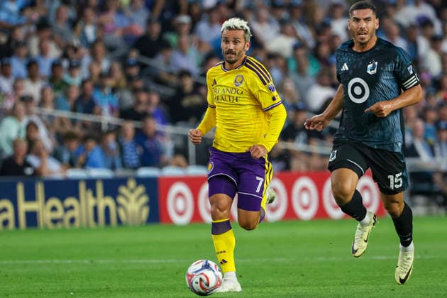August 29, 2026, St. Paul, Minnesota, United States: Orlando City forward ANTOINE GRIEZMANN (7) runs ahead of Minnesota United FC defense MICHAEL BOXALL (15). Minnesota United hosted Orlando City on August 29th. The teams faced off at Allianz Field in St. Paul, Minnesota. The game ended in a draw 3-3. MLS, Fussball Herren, USA 2026 - Minnesota United 3:3 Orlando City  - ZUMAt166 20260829_zsp_t166_013 Copyright: xMichaelxTurnerx
