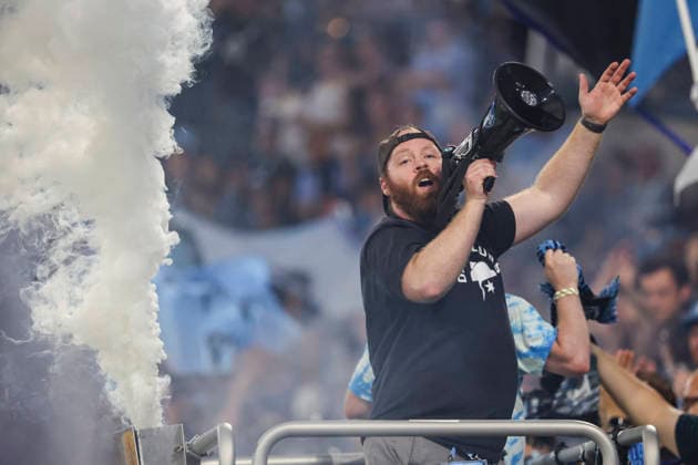 August 29, 2026, St. Paul, Minnesota, United States: A section leader cheers following a goal by Minnesota United FC forward MARCUS CALDEIRA (22). Minnesota United hosted Orlando City on August 29th. The teams faced off at Allianz Field in St. Paul, Minnesota. The game ended in a draw 3-3. MLS, Fussball Herren, USA 2026 - Minnesota United 3:3 Orlando City  - ZUMAt166 20260829_zsp_t166_023 Copyright: xMichaelxTurnerx