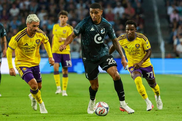 August 29, 2026, St. Paul, Minnesota, United States: Minnesota United FC defense JEFFERSON DIAZ (28) controls the ball ahead of Orlando City forward ANTOINE GRIEZMANN (7) and Orlando City midfielder IVoÂN ANGULO (77). Minnesota United hosted Orlando City on August 29th. The teams faced off at Allianz Field in St. Paul, Minnesota. The game ended in a draw 3-3. MLS, Fussball Herren, USA 2026 - Minnesota United 3:3 Orlando City  - ZUMAt166 20260829_zsp_t166_030 Copyright: xMichaelxTurnerx
