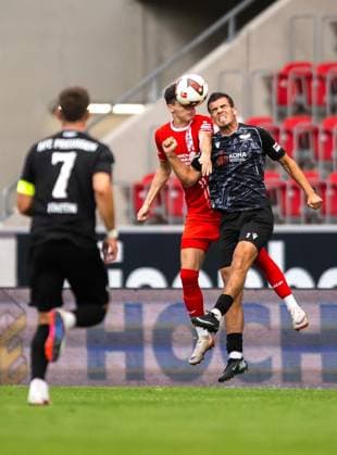 SOCCER REGIONAL LEAGUE NORTHEAST 2026–2027 SEASON, MATCHDAY 7: FC ROT WEISS ERFURT vs. BFC PREUSSEN ** FOR EDITORIAL PURPOSES ONLY ** EDITORIAL USE ONLY ** p August 29, 2026 Erfurt Soccer Regional League Northeast Matchday 7, 2026–2027 Season Steigerwaldstadion FC Rot Weiss Erfurt vs. BFC Preussen in the photo: Niclas Walther 22, FC Rot Weiss Erfurt, in a tackle with Ede Gramberg 2 BFC Preussen Germany Thuringia Erfurt Copyright SaschaxFromm Copyright: SaschaxFromm doc87dl5iuayndj0m76cxf ,EDITORIAL USE ONLY Copyright: SaschaxFromm