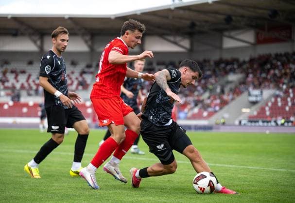 SOCCER REGIONAL LEAGUE NORTHEAST 2026–2027 SEASON, MATCHDAY 7: FC ROT WEISS ERFURT vs. BFC PREUSSEN ** FOR EDITORIAL PURPOSES ONLY ** EDITORIAL USE ONLY ** p August 29, 2026 Erfurt Soccer Regional League Northeast Matchday 7, 2026–2027 Season, Steigerwaldstadion: FC Rot-Weiss Erfurt vs. BFC Preussen. Pictured: Robbie Felßberg (18, Rot-Weiss Erfurt) in a tackle with Ben Meyer (77) BFC Preussen, Germany, Thuringia, Erfurt. Copyright SaschaxFromm Copyright: SaschaxFromm doc87dl6hbs2wg9v2xdoct ,EDITORIAL USE ONLY Copyright: SaschaxFromm