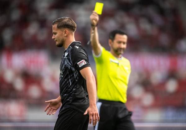 SOCCER REGIONAL LEAGUE NORTHEAST 2026–2027 SEASON, MATCHDAY 7: FC ROT WEISS ERFURT vs. BFC PREUSSEN ** FOR EDITORIAL PURPOSES ONLY ** EDITORIAL USE ONLY ** p August 29, 2026 Erfurt Soccer Northeast Regional League Matchday 7, 2026–2027 Season, Steigerwaldstadion: FC Rot Weiss Erfurt vs. BFC Preussen. In the photo, referee Patrick Kluge shows Oliver Maric (No. 8, BFC Preussen) a yellow card. Germany Thuringia, Erfurt Copyright SaschaxFromm Copyright: SaschaxFromm doc87dl3oa6k9efczrne1v ,EDITORIAL USE ONLY Copyright: SaschaxFromm