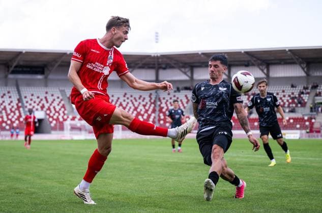 SOCCER REGIONAL LEAGUE NORTHEAST 2026–2027 SEASON, MATCHDAY 7: FC ROT WEISS ERFURT VS. BFC PREUSSEN ** FOR EDITORIAL USE ONLY ** EDITORIAL USE ONLY ** p. 29, Aug. 2026 Erfurt Soccer Regional League Northeast, Matchday 7, 2026–2027 Season, Steigerwaldstadion, FC Rot-Weiss Erfurt vs. BFC Preussen. Photo by Laurenz Dehl. 29 FC Rot’Weiß Erfurt in a tackle with Ben Meyer 77 BFC Preussen Germany Thuringia Erfurt Copyright SaschaxFromm Copyright: SaschaxFromm doc87dl4mbg7bo16uf88ohg ,EDITORIAL USE ONLY Copyright: SaschaxFromm