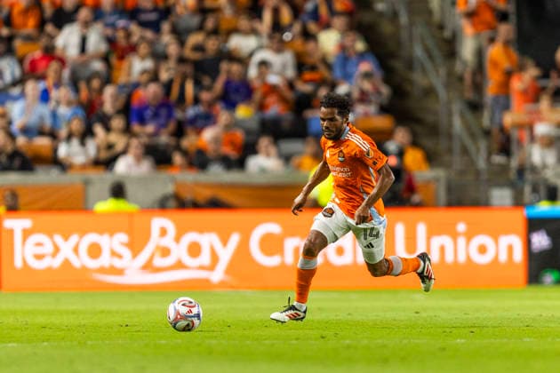 August 29, 2026, Houston, Texas, USA: DUANE HOLMES (14) of the Houston Dynamo advances with the ball during the MLS, Fussball Herren, USA match between the San Jose Earthquakes and the Houston Dynamo at Shell Energy Stadium. Soccer 2026: Dynamo 0:0 Earthquakes  - ZUMAn340 20260829_zsp_n340_014 Copyright: xJoexNogalskix