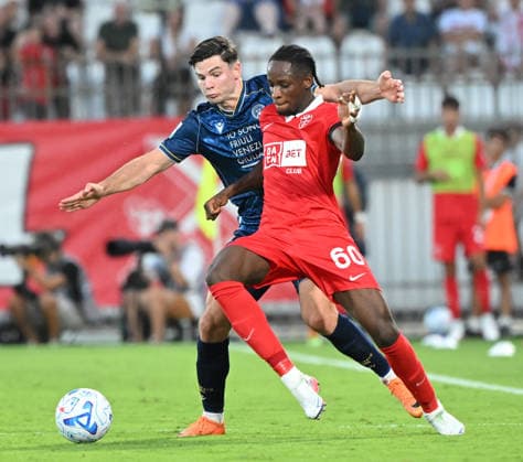 (260830) -- MONZA, Aug. 30, 2026 -- Udinese s Jurgen Ekkelenkamp (L) vies with Monza s Eddy Kouadio during a Serie A football match between Monza and Udinese in Monza, Italy, Aug. 29, 2026. (Photo by Xinhua) (SP)ITALY-MONZA-FOOTBALL-SERIE A-MONZA VS UDINESE AlbertoxLingria 