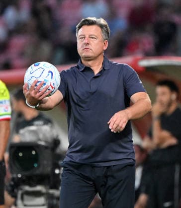 (260830) -- MONZA, Aug. 30, 2026 -- Udinese s head coach Kosta Runjaic reacts during a Serie A football match between Monza and Udinese in Monza, Italy, Aug. 29, 2026. (Photo by Xinhua) (SP)ITALY-MONZA-FOOTBALL-SERIE A-MONZA VS UDINESE AlbertoxLingria 