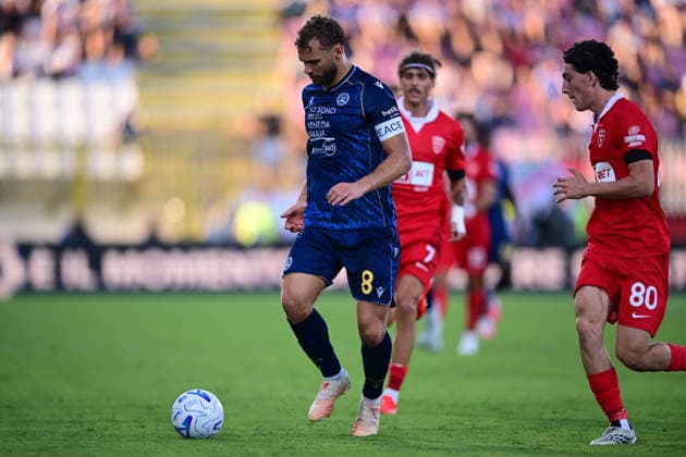 AC Monza v Udinese Calcio - Serie A 2026 27 Jesper Karlstrom of Udinese Calcio in action during a Serie A match between AC Monza and Udinese Calcio at Brianteo Stadium in Monza, Italy, on August 29, 2026. Monza Lombardy Italy  Copyright: xAndreaxDiodatox originalFilename:diodato-acmonzav260829_npaze.jpg