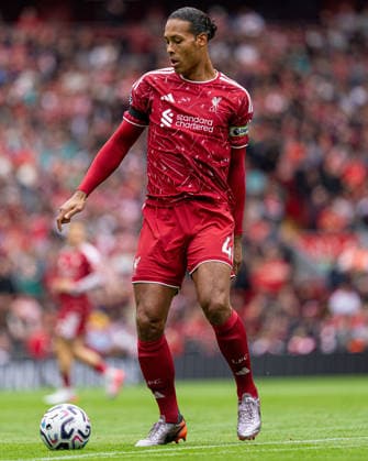 Liverpool v Nottingham Forest FC - Premier League 2026 27 Virgil van Dijk of Liverpool warms up during the Premier League match between Liverpool and Nottingham Forest at Anfield in Liverpool, on August 29, 2026. Liverpool Merseyside United Kingdom  Copyright: xMIxNewsx originalFilename:fletcher-liverpoo260829_nplHc.jpg