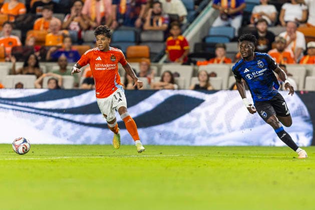 August 29, 2026, Houston, Texas, USA: LAWRENCE ENNALI (11) of the Houston Dynamo advances with the ball during the MLS, Fussball Herren, USA match between the San Jose Earthquakes and the Houston Dynamo at Shell Energy Stadium. Houston USA - ZUMAn340 20260829_zsp_n340_015 Copyright: xJoexNogalskix