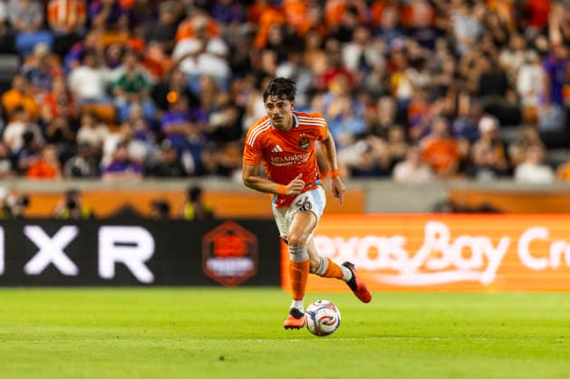 August 29, 2026, Houston, Texas, USA: FELIPE ANDRADE (36) of the Houston Dynamo advances with the ball during the MLS, Fussball Herren, USA match between the San Jose Earthquakes and the Houston Dynamo at Shell Energy Stadium. Houston USA - ZUMAn340 20260829_zsp_n340_016 Copyright: xJoexNogalskix
