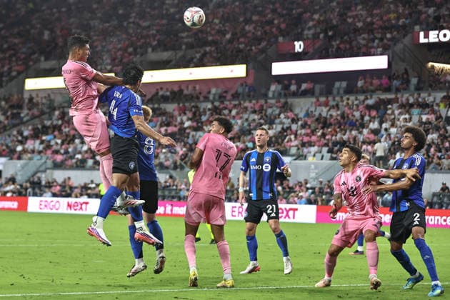August 29, 2026, Miami, Florida, USA: CASEMIRO (5)(L) of Inter Miami CF jumps and heads the ball towards goal as BRAYAN VERA (4), MATTY LONGSTAFF (8), FABIAN HERBERS (21), JALEN NEAL (2) of CF Montreal, IAN FRAY (17) and LUIS SUAREZ (9) of Inter Miami CF all look on during a MLS, Fussball Herren, USA soccer match between Inter Miami CF and CF Montreal Soccer 2026: Inter Miami CF 7:1 CF Montreal. - ZUMAa257 20260829_zsp_a257_018 Copyright: xChrisxArjoonx