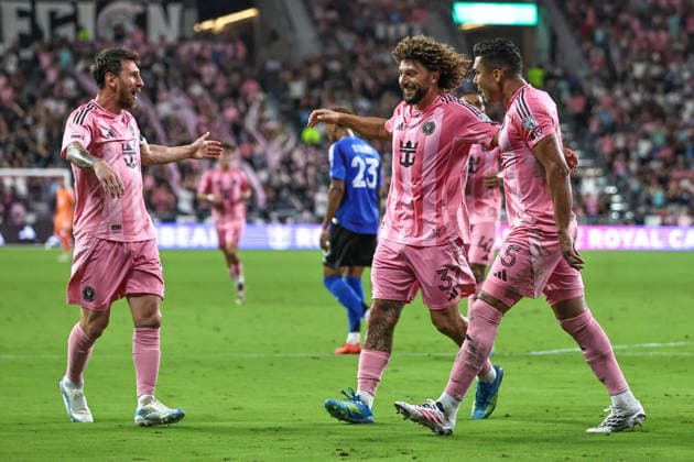 August 29, 2026, Miami, Florida, USA: CASEMIRO (5), LIONEL MESSI (10) and MAXIMILIANO FALCON (37) of Inter Miami CF celebrate a goal together during a MLS, Fussball Herren, USA soccer match between Inter Miami CF and CF Montreal Soccer 2026: Inter Miami CF 7:1 CF Montreal.  - ZUMAa257 20260829_zsp_a257_020 Copyright: xChrisxArjoonx