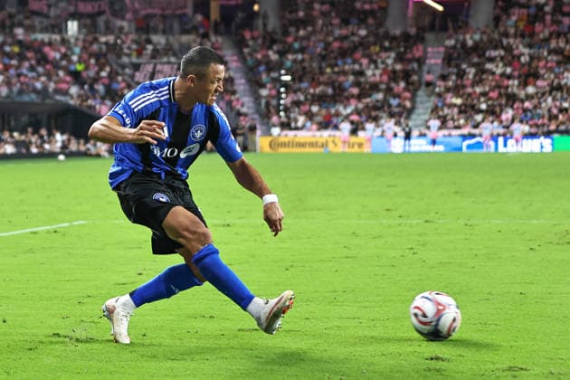 August 29, 2026, Miami, Florida, USA: ALEXIS SANCHEZ (10) of CF Montreal kicks a ball during a MLS, Fussball Herren, USA soccer match between Inter Miami CF and CF Montreal Miami USA - ZUMAa257 20260829_zsp_a257_040 Copyright: xChrisxArjoonx
