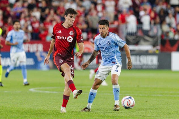 Alonso Coello of Toronto FC passes the ball during the MLS, Fussball Herren, USA Regular Season match between Toronto FC and New York City FC on August 29, 2026 in BMO Field, Toronto, Ontario, Canada Copyright: xCurtisxWongx xSPPx Sportspressphoto_SPR219421