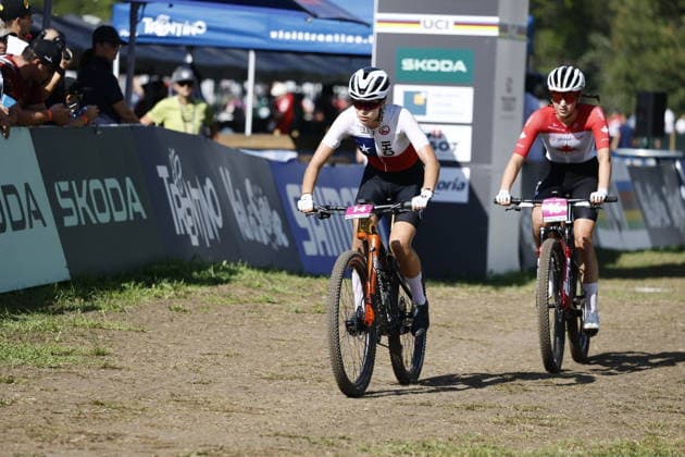 August 30, 2026, Daolasa di Commezzadura, Val di Sole Bikeland, 2026 UCI MTB World Championships Women’s U23 XCO (Cross Country Olympic) – Florencia Monsalvez Rojo, 14, CHI, and Rafaelle Carrier, 16, CAN – Daolasa di Commezzadura, Val di Sole Bikeland, Trento, Italy Copyright: xJustPictures.ch FrancescoxMinghettix jp-en-FrMi-_NG_1913