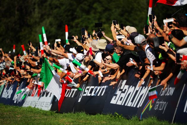 2026 UCI Mountain Bike World Championships Picture by Ed Sykes SWpix.com - 30 08 2026 - Cycling - 2026 UCI Mountain Bike World Championships - Val di Sole, Trentino, Italy - Cross-country Olympic (XCO) - Women Under-23 (U23) - Italian fans in the crowd Copyright: x xSWpix.comx(t axPhotographyxHubxLtd)xEdxSykes SWpix.comx SWP-3030-21326