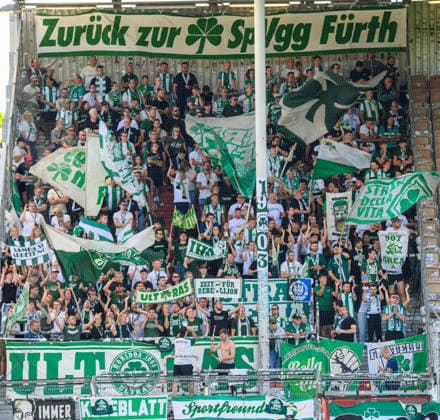 August 29, 2026 Soccer Season 2026–2027, Matchday 2, Bundesliga 2: FC Energie Cottbus vs. FCE SpVgg Greuther Fürth (SGF Kleeblatt) Sports photo by Zink xwoxzix. DFL regulations prohibit any use of photographs as image sequences and or quasi-video; for editorial use only. Impression: Greuther Fürth fans, fan block, Kleeblatt fans