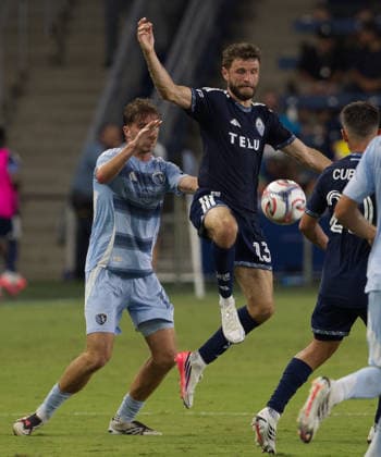 August 29, 2026, Kansas City, Kansas, USA: Vancouver Whitecaps FC forward THOMAS MULLER 13 (center action) tackles the ball mid-air for the offense during the first half of the game at Sporting Park in Kansas City, KS, on August 29, 2026. Kansas City USA - ZUMAh139 20260829_zap_h139_010 Copyright: xSerenaxS.Y.xHsux