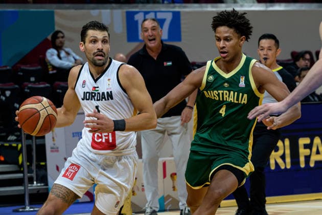 August 30, 2026, Manila, Manila, Philippines: Amin ABU HAWWAS avoids Australia s Dash DANIELS. FIBA World Cup Basketball Asian Qualifiers The Australian Boomers vs Jordan in the Group E match of the FIBA Basketball World Cup Qualifiers at the Mall of Asia Arena, Manila, Philippines on Sunday 30 August 2026..The top 2 teams with qualify for the FIBA Basketball World Cup, Qatar in 2027. Manila Philippines - ZUMAr144 20260830_zap_r144_016 Copyright: xJaynexRussellx