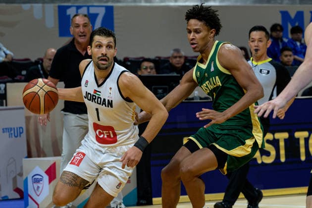 August 30, 2026, Manila, Manila, Philippines: Amin ABU HAWWAS avoids Australia s Dash DANIELS. FIBA World Cup Basketball Asian Qualifiers The Australian Boomers vs Jordan in the Group E match of the FIBA Basketball World Cup Qualifiers at the Mall of Asia Arena, Manila, Philippines on Sunday 30 August 2026..The top 2 teams with qualify for the FIBA Basketball World Cup, Qatar in 2027. Manila Philippines - ZUMAr144 20260830_zap_r144_018 Copyright: xJaynexRussellx