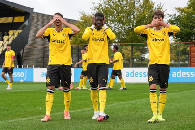 Sunday, August 30, 2026 2026–2027 Season Matchday 4 U17 DFB Youth League Preliminary Round Group G at BVB Fußballpark Hohenbuschei, Dortmund, Germany BV Borussia Dortmund U17 vs. FC Schalke 04 U17 Goal celebration after Hamzath Mohamadou’s 1–0 goal for BVB; Emre Kirar (BVB), Niclas Julius Goldberg (BVB)