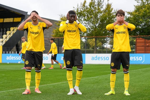 Sunday, August 30, 2026 2026–2027 Season Matchday 4 U17 DFB Youth League Preliminary Round Group G at BVB Fußballpark Hohenbuschei, Dortmund, Germany BV Borussia Dortmund U17 vs. FC Schalke 04 U17 Goal celebration after Hamzath Mohamadou’s 1–0 goal for BVB; Emre Kirar (BVB), Niclas Julius Goldberg (BVB)