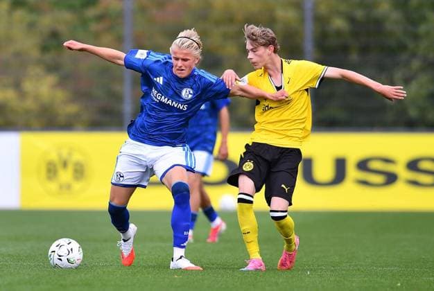 Borussia Dortmund U17 vs. Schalke 04 U17 ** FOR EDITORIAL PURPOSES ONLY ** EDITORIAL USE ONLY ** p Soccer U17 DFB Youth League Group G Matchday 4 Borussia Dortmund U17 vs. Schalke 04 U17 on August 30, 2026, at the BVB Hohenbuschei Soccer Park in Dortmund. Tom Krüger (Schalke 04 U17), on the left, Janis Tunkel, Borussia Dortmund U17; on the right, Dortmund, North Rhine-Westphalia, Germany. Copyright ThorstenxTillmann Copyright: ThorstenxTillmann doc87dsakc0ln41b26dkolm ,EDITORIAL USE ONLY Copyright: ThorstenxTillmann