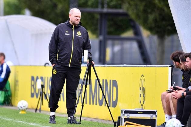 Borussia Dortmund U17 vs. Schalke 04 U17 ** FOR EDITORIAL PURPOSES ONLY ** EDITORIAL USE ONLY ** p Soccer U17 DFB Youth League Group G Matchday 4 Borussia Dortmund U17 vs. Schalke 04 U17 on August 30, 2026, at the BVB Hohenbuschei Soccer Park in Dortmund Karsten Gorges, coach of Borussia Dortmund U17 Germany North Rhine-Westphalia Dortmund Copyright ThorstenxTillmann Copyright: ThorstenxTillmann doc87dsajfvfq14h7tcd4c ,EDITORIAL USE ONLY Copyright: ThorstenxTillmann