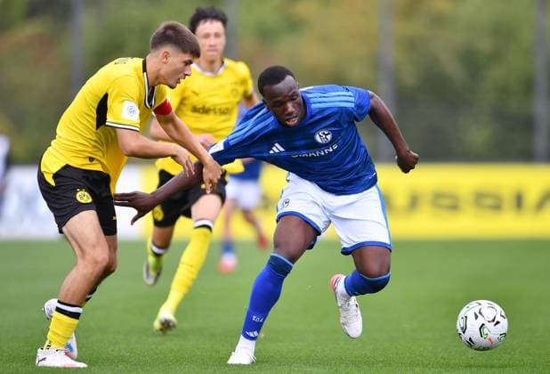 Borussia Dortmund U17 vs. Schalke 04 U17 ** FOR EDITORIAL PURPOSES ONLY ** EDITORIAL USE ONLY ** p Soccer U17 DFB Youth League Group G Matchday 4 Borussia Dortmund U17 vs. Schalke 04 U17 on August 30, 2026, at BVB Hohenbuschei Soccer Park in Dortmund Georgios Zisopoulos, Borussia Dortmund U17, on the left: Aboubacar Koba Bangoura, Schalke 04 U17; on the right: Germany, North Rhine-Westphalia, Dortmund. Copyright ThorstenxTillmann Copyright: ThorstenxTillmann doc87dsajn2poz71vhvohg ,EDITORIAL USE ONLY Copyright: ThorstenxTillmann