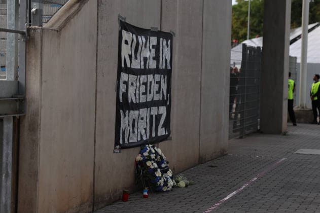 30.08.2026, Fussball, Herren, 3. Liga, Saison 2026 2027, 1. FC Saarbrücken - FC Hansa Rostock, Die Gedenkstätte für den Verstorbenen Fan Moritz des F.C. Hansa Rostock Saarbrücken Ludwigsparkstadion Saarland Deutschland (DEU) *** August 30, 2026, Soccer, Men s, 3rd Division, 2026–2027 Season, 1. FC Saarbrücken vs. FC Hansa Rostock, The memorial for the late FC Hansa Rostock fan Moritz, Saarbrücken, Ludwigspark Stadium, Saarland, Germany, DEU Copyright: xSebastianxBachx