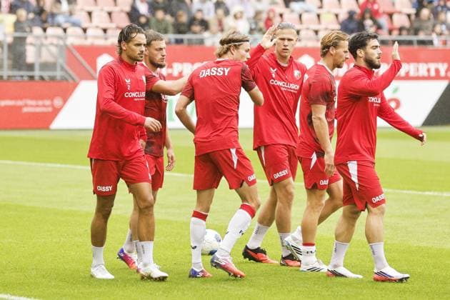 UTRECHT - FC Utrecht players warming up during the Dutch Eredivisie match between FC Utrecht and PSV Eindhoven at Galgenwaard Stadium on August 30, 2026, in Utrecht, the Netherlands. BART STOUTJESDIJK ANP Eredivisie 2026 27 xVIxANPxSportx xxANPxIVx 566585277 originalFilename: 566585277.jpg