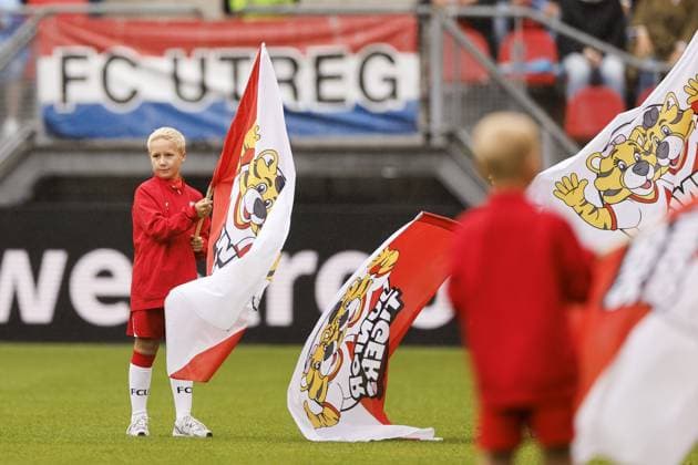 UTRECHT - Atmospheric shot of ball boys during the Dutch Eredivisie match between FC Utrecht and PSV Eindhoven at Galgenwaard Stadium on August 30, 2026, in Utrecht, the Netherlands. BART STOUTJESDIJK ANP Eredivisie 2026 27 xVIxANPxSportx xxANPxIVx 566585323 originalFilename: 566585323.jpg
