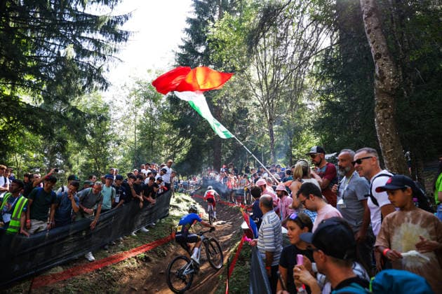2026 UCI Mountain Bike World Championships Picture by Ed Sykes SWpix.com - 30 08 2026 - Cycling - 2026 UCI Mountain Bike World Championships - Val di Sole, Trentino, Italy - Cross-country Olympic (XCO) - Men Under-23 (U23) - Italian fans line the course, Theodor-Vasile Pridon (Romania) Copyright: x xSWpix.comx(t axPhotographyxHubxLtd)xEdxSykes SWpix.comx SWP-3030-21418
