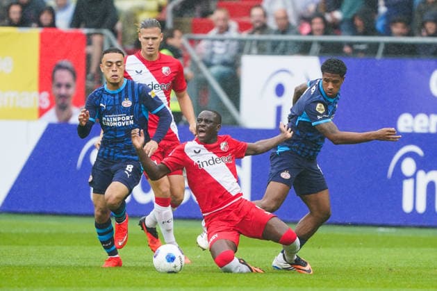 2026-08-30 FC Utrecht v PSV Eindhoven - Dutch Vrienden Loterij Eredivisie UTRECHT, NETHERLANDS - AUGUST 30: Yoann Cathline of FC Utrecht gets tackeld by Noah Fernandez of PSV Eindhoven during a Dutch Vrienden Loterij Eredivisie at Stadion Galgenwaard on August 30, 2026 in Utrecht, Netherlands. Utrecht Stadion Galgenwaard Netherlands Content not available for redistribution in The Netherlands directly or indirectly through any third parties. Copyright: xAndrexWeeningx