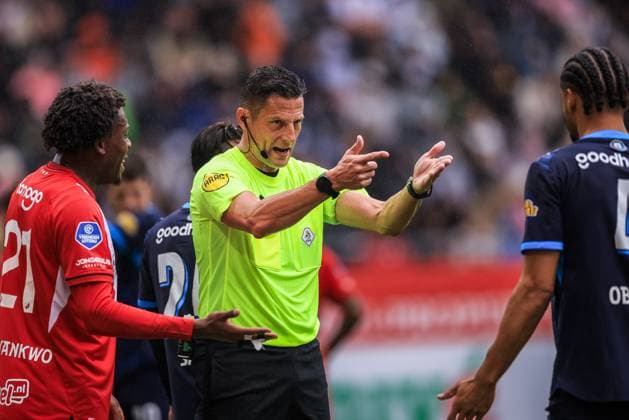 UTRECHT , 30-08-2026 , Stadion Galgenwaard , Season 2026 2027 , Dutch Eredivisie football , match between FC Utrecht and PSV Eindhoven , picture shows Referee Jeroen Manschot Utrecht - PSV  x206240157x Copyright: