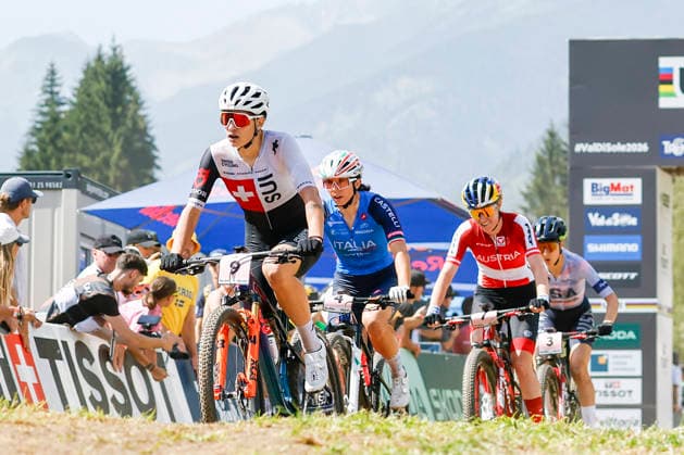 TRENTO, ITALY, AUGUST 30: Ronja Blöchlinger of Switzerland led a small group during the UCI Mountain Bike World Championships—Women s Elite Cross-Country—at Val di Sole on August 30, 2026, in Trento, Italy. Trento, Val di Sole, Trento, Italy Copyright: xJustPictures.ch FrancescoxMinghettix jp-en-EuSpIm-JP6_FRM_UCIWC_GRLXCO_30Aug_000188