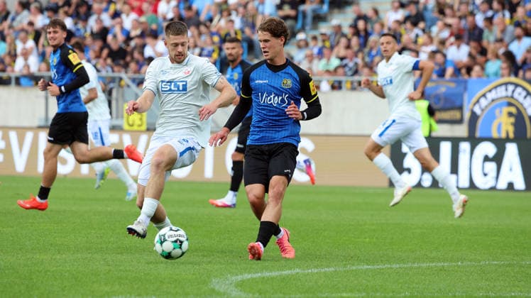 August 30, 2026, xrekx, Soccer 3rd Division, 1. FC Saarbrücken vs. Hansa Rostock, l Jonas Michel, Dirkner, FC Hansa Rostock, Daniel Gleiber, 1. FC Saarbrücken, tackle, action, battle for the ball, Saarbrücken