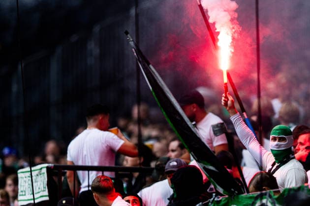 260830 Halmstads supportrar med pyro inför fotbollsmatchen i Allsvenskan mellan AIK och Hammarby den 30 augusti 2026 i Stockholm. *** August 30, 2026: Halmstad fans with pyrotechnics before the Allsvenskan soccer match between AIK and Hammarby on August 30, 2026, in Stockholm  Copyright: CAISAxRASMUSSEN BB260830CR012